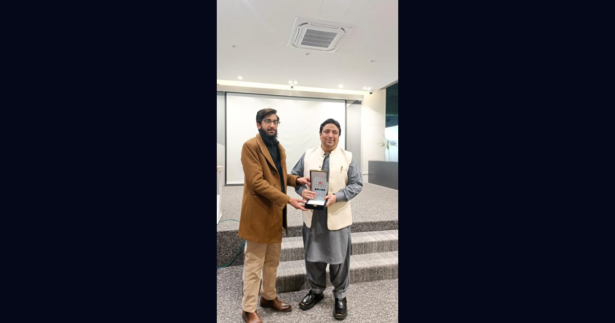 Muhammad Usama Ghazi receiving the Innovista Award